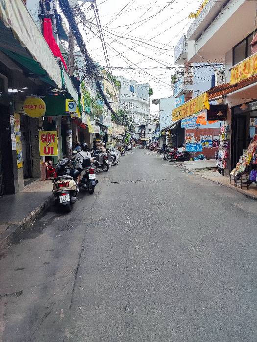 CHỦ ĐI NƯỚC NGOÀI CẦN BÁN NHÀ MT CHỢ ĐƯỜNG ĐỘI CUNG , 24.3 M², TRỆT + LỬNG + LẦU, NHỈNH 4 TỶ